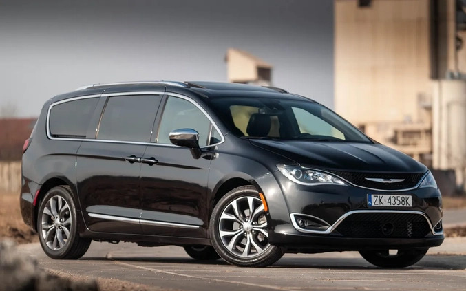 Chrysler Pacifica cena 149900 przebieg: 41690, rok produkcji 2020 z Koszalin małe 704